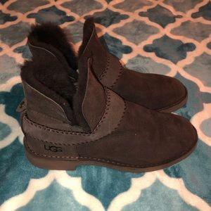 NWOT UGG McKay Boot
